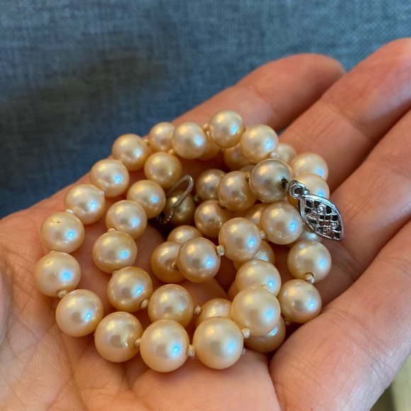 VTG Hand-tied Pearl Necklace - Picture 2 of 5